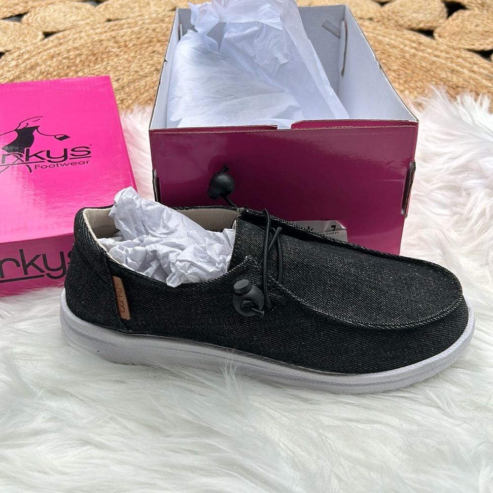 CORKYS BLACK SHOE NWT